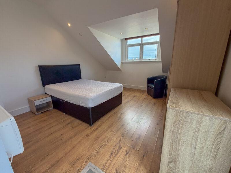 Apartment 27B , The Courtyard, photograph 4