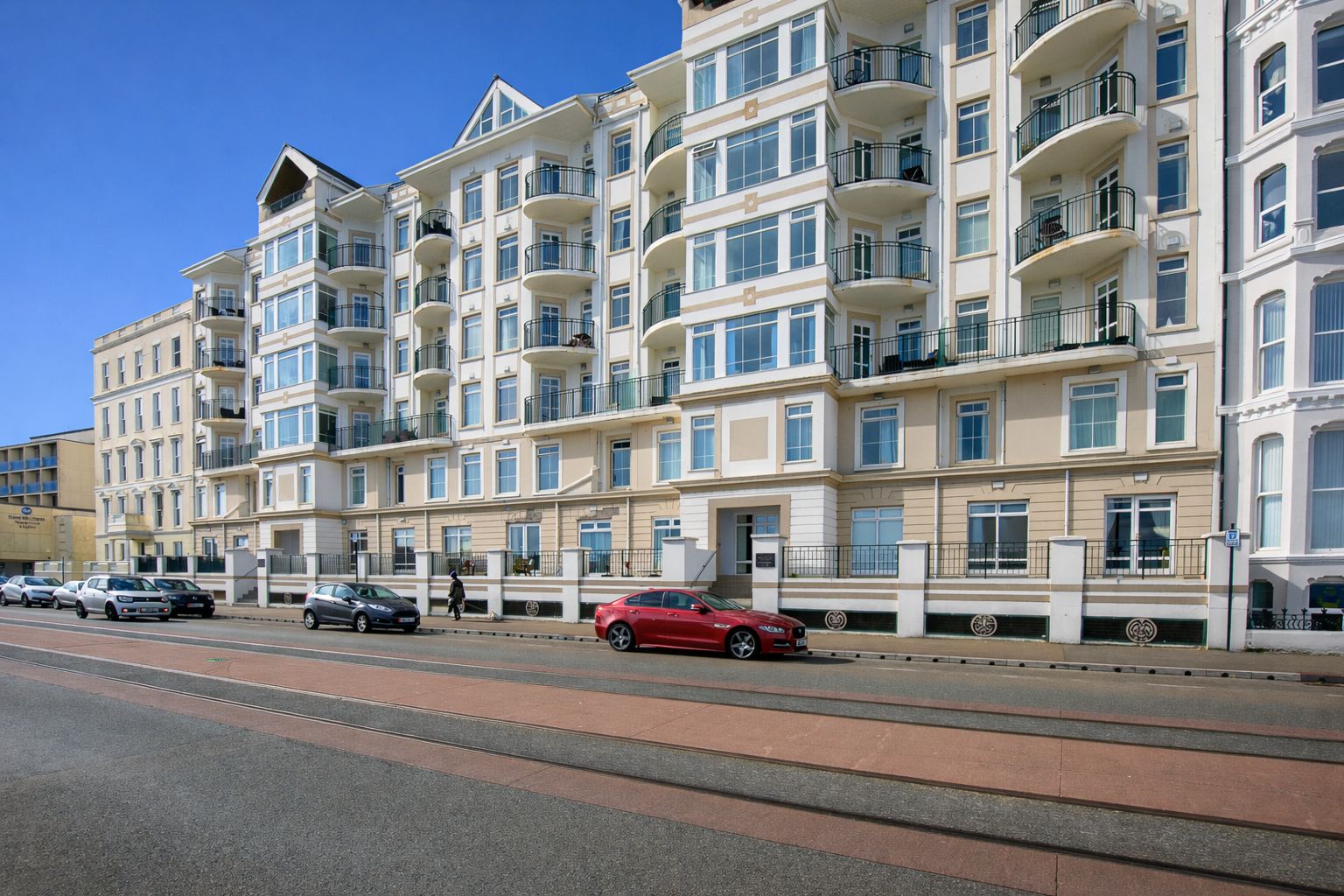 8 Queens Apartments, Palace Terrace, Douglas, IM2 4NX