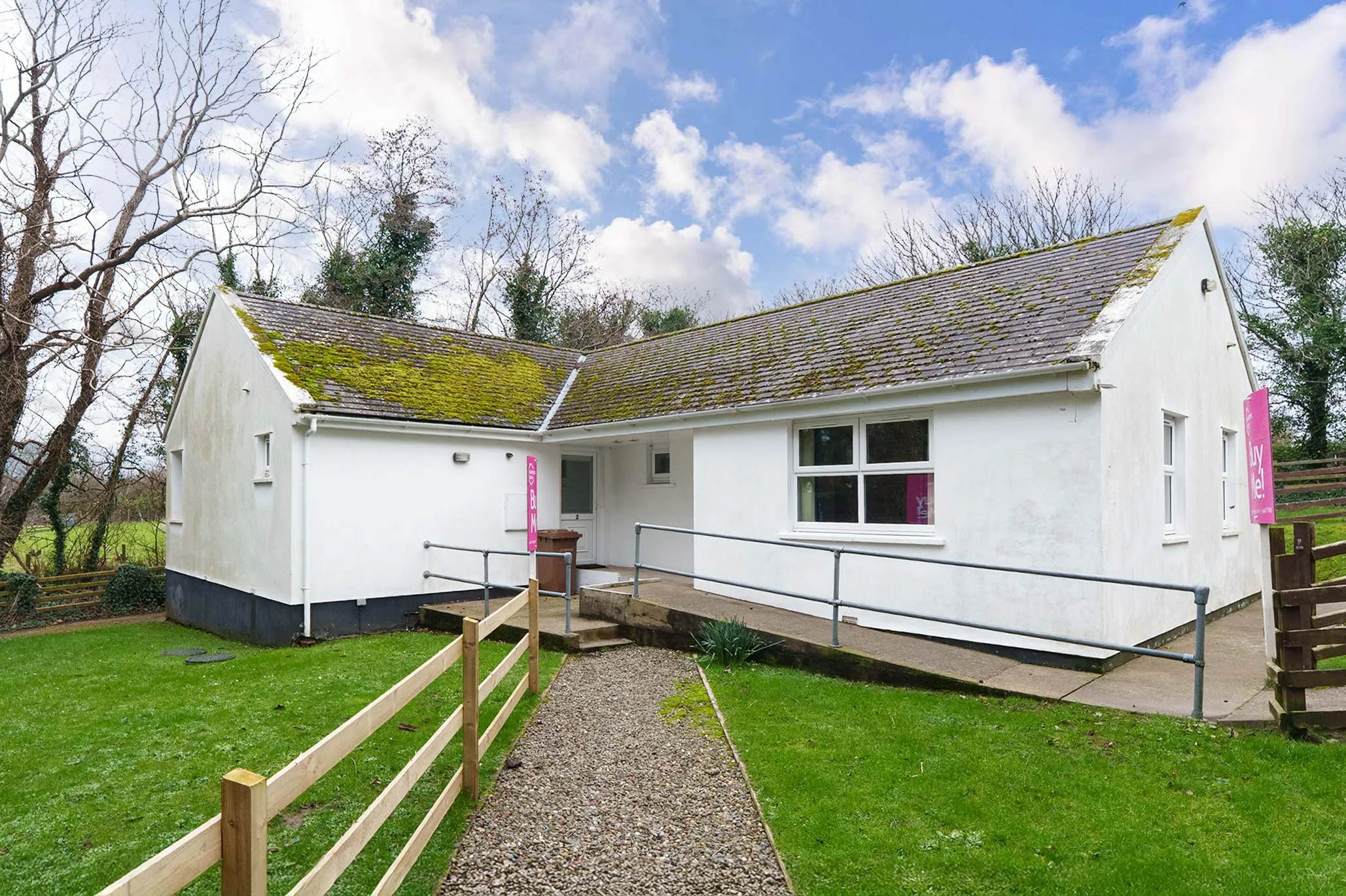 Semi Bungalow Tucked Away with No Onward Chain