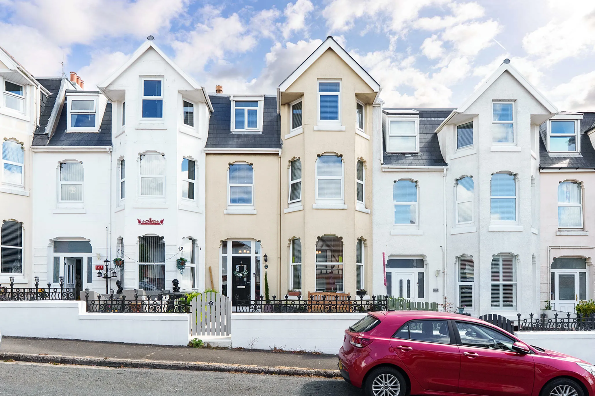 Beautifully Presented Spacious & Versatile Home