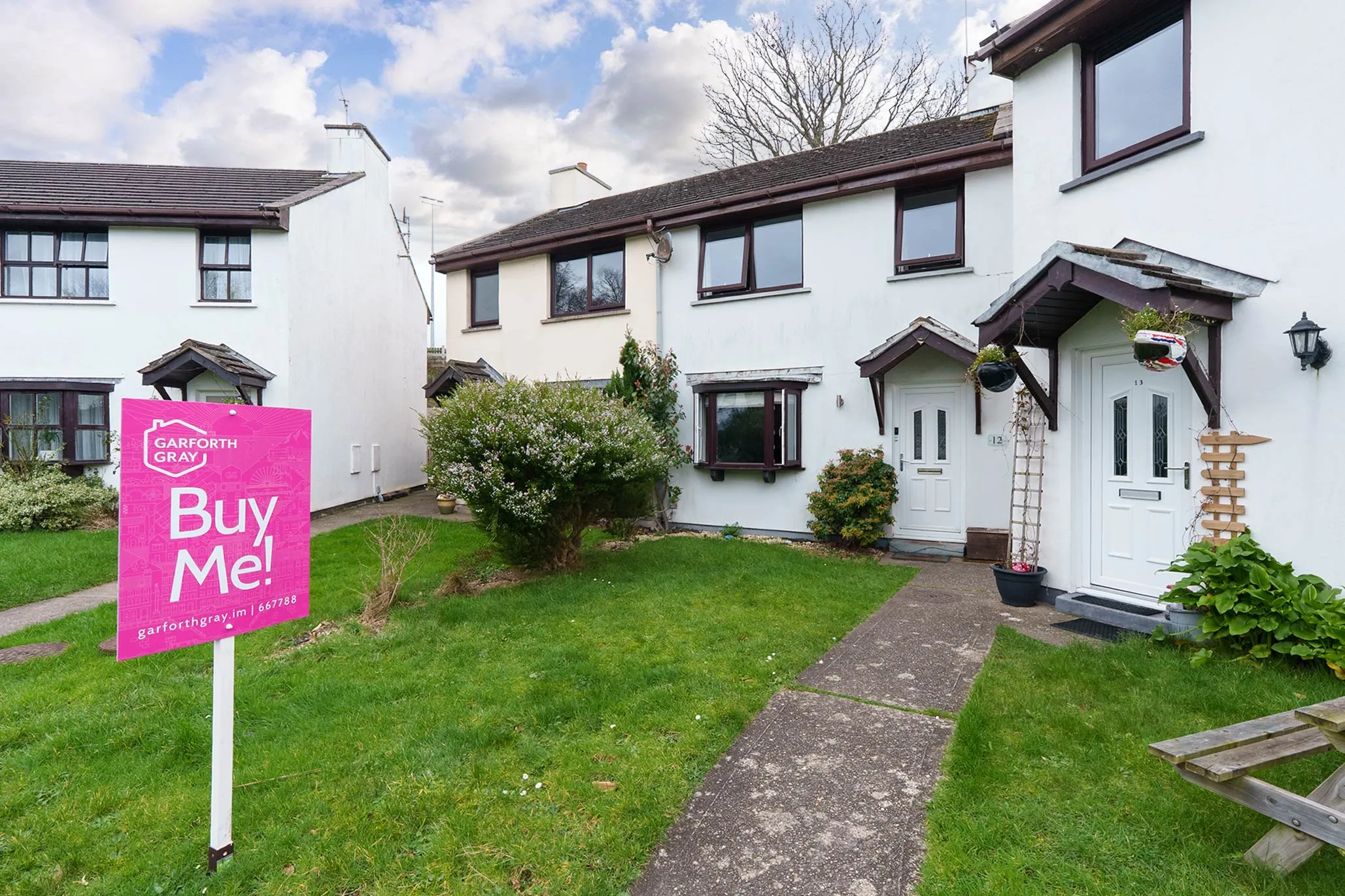 Modern Semi Detached House in a Quiet Cul De Sac