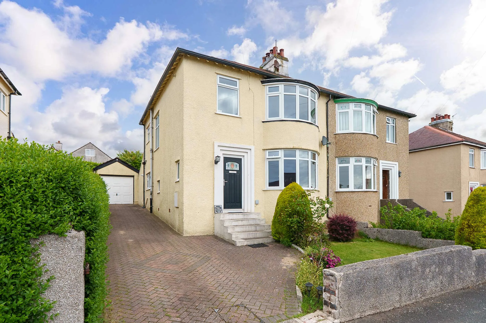 Spacious Semi with a Attractive Landscaped Garden
