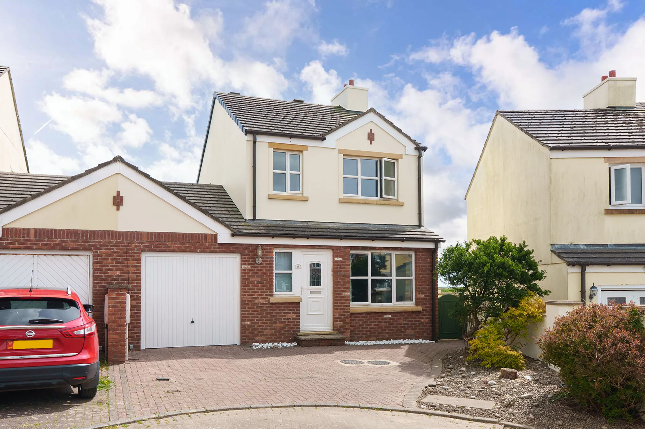 Modern Home with a Ensuite and South Facing Garden