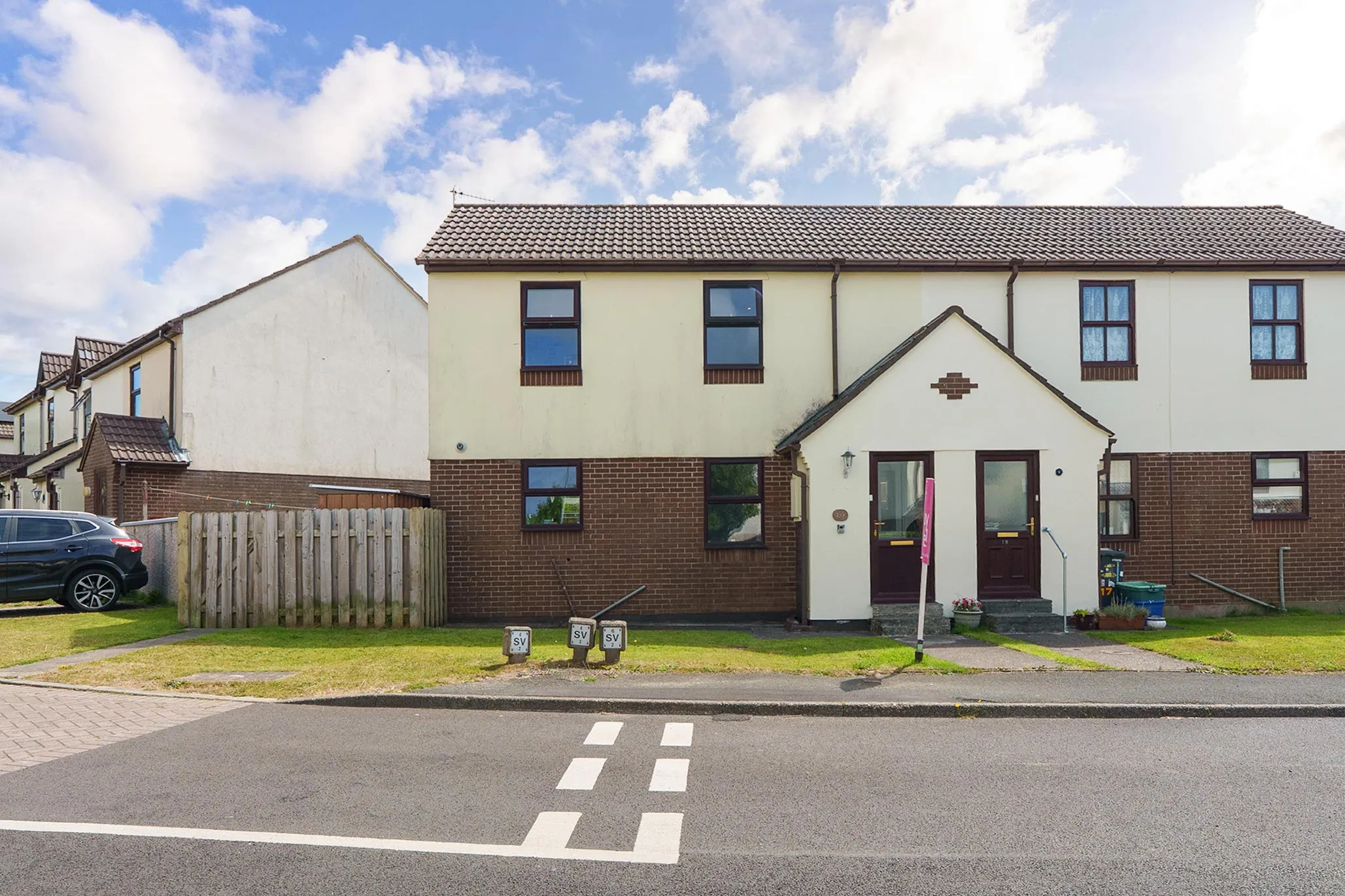 Modern Semi with a Superb Rear Extension