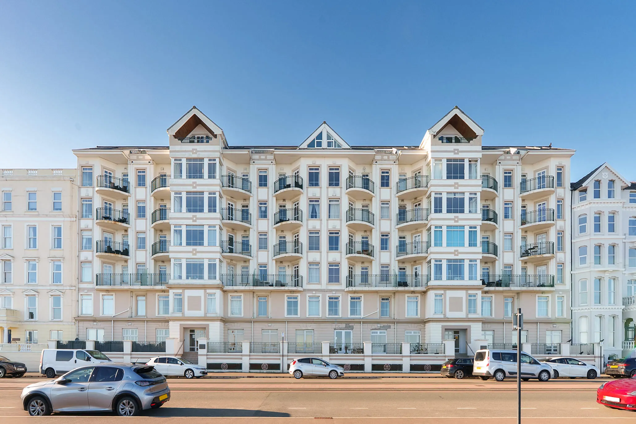 Modern Promenade Living – Move-In Ready Apartment