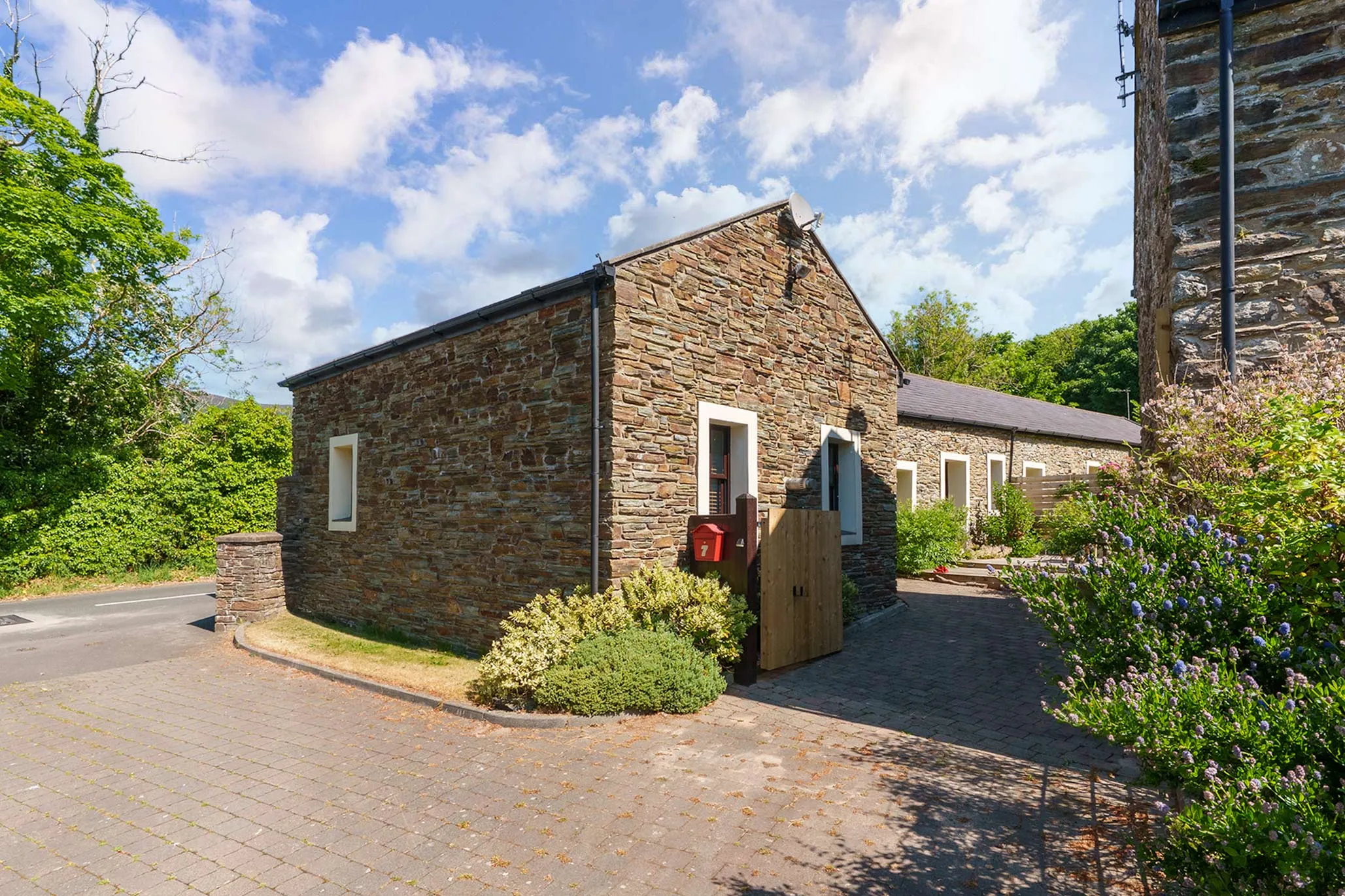 Attractive Barn Conversion with Parking and Garage