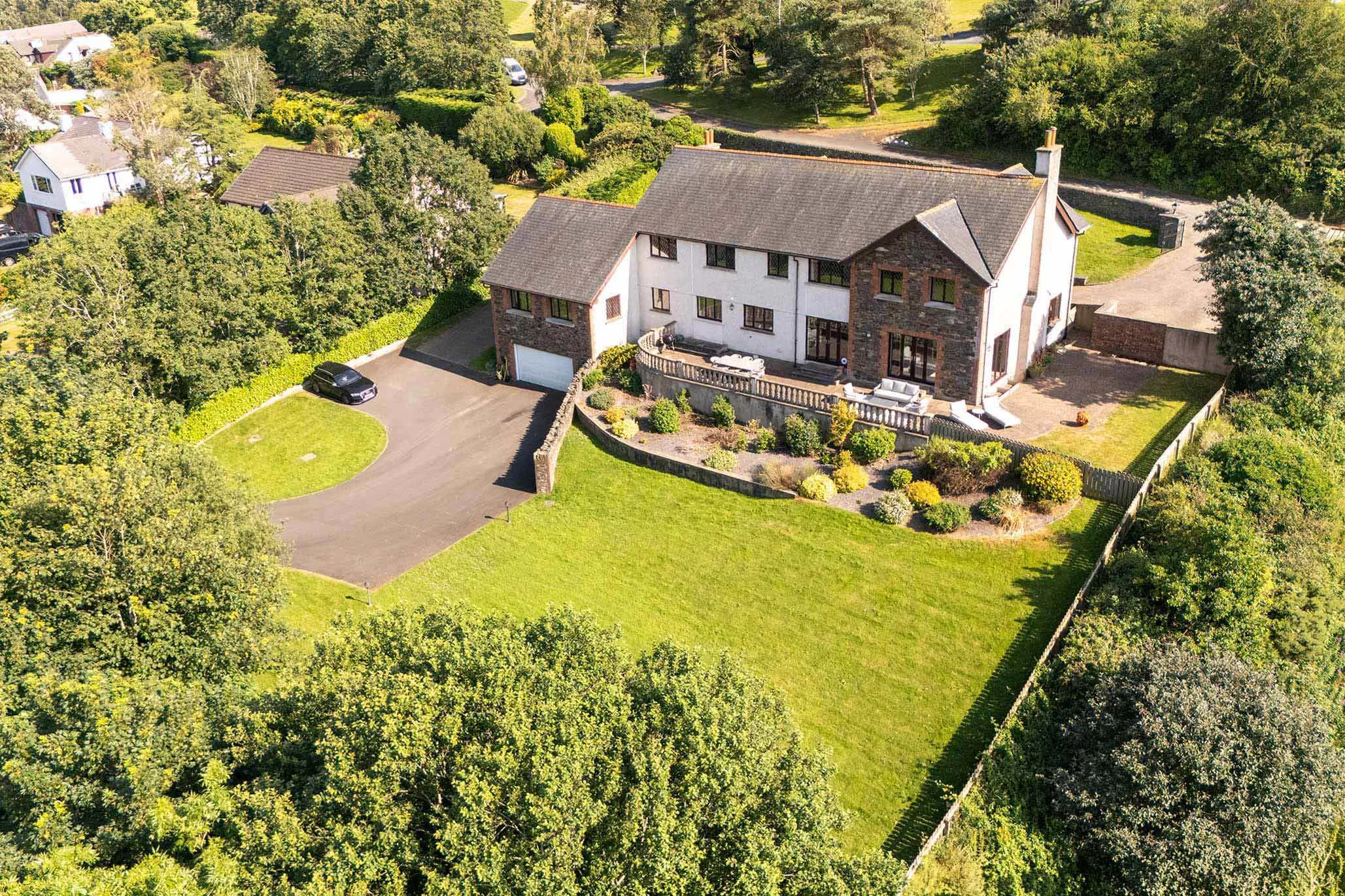 Large Home with a Stunning Kitchen & Lovely Vistas