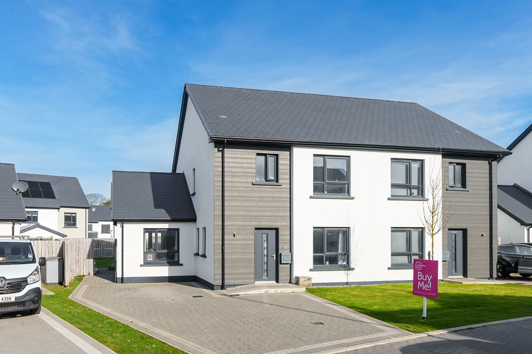 Contemporary Home with 2 Large Reception Rooms