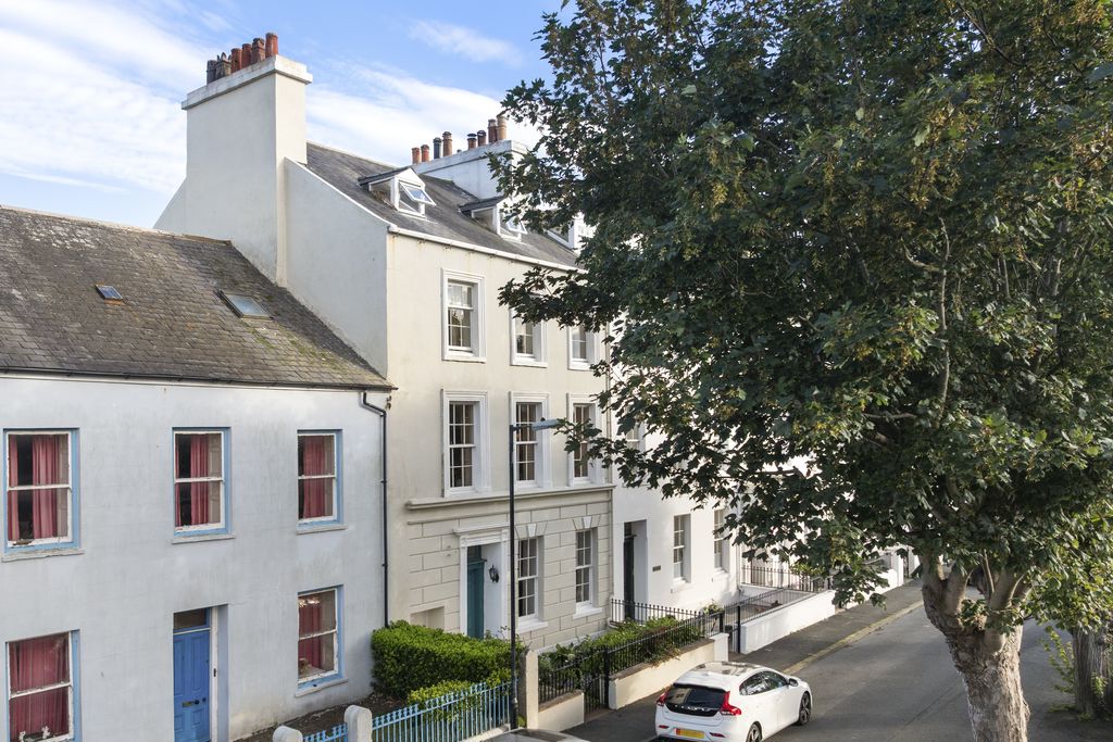 18 Bowling Green Road, Castletown