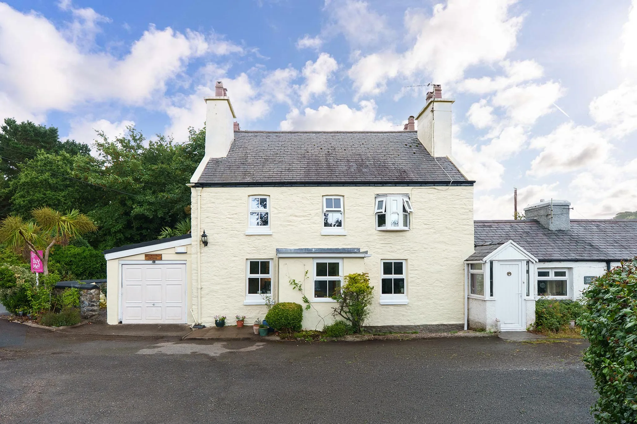 Charming Cottage Enjoying Countryside Living