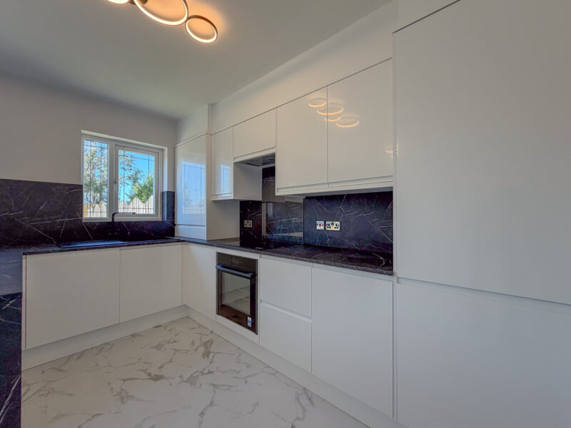 17 Royal Park, photograph 5