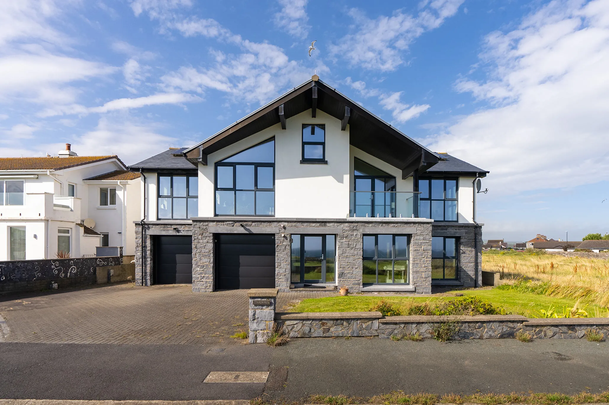Coastal Residence with Spectacular Sea Views