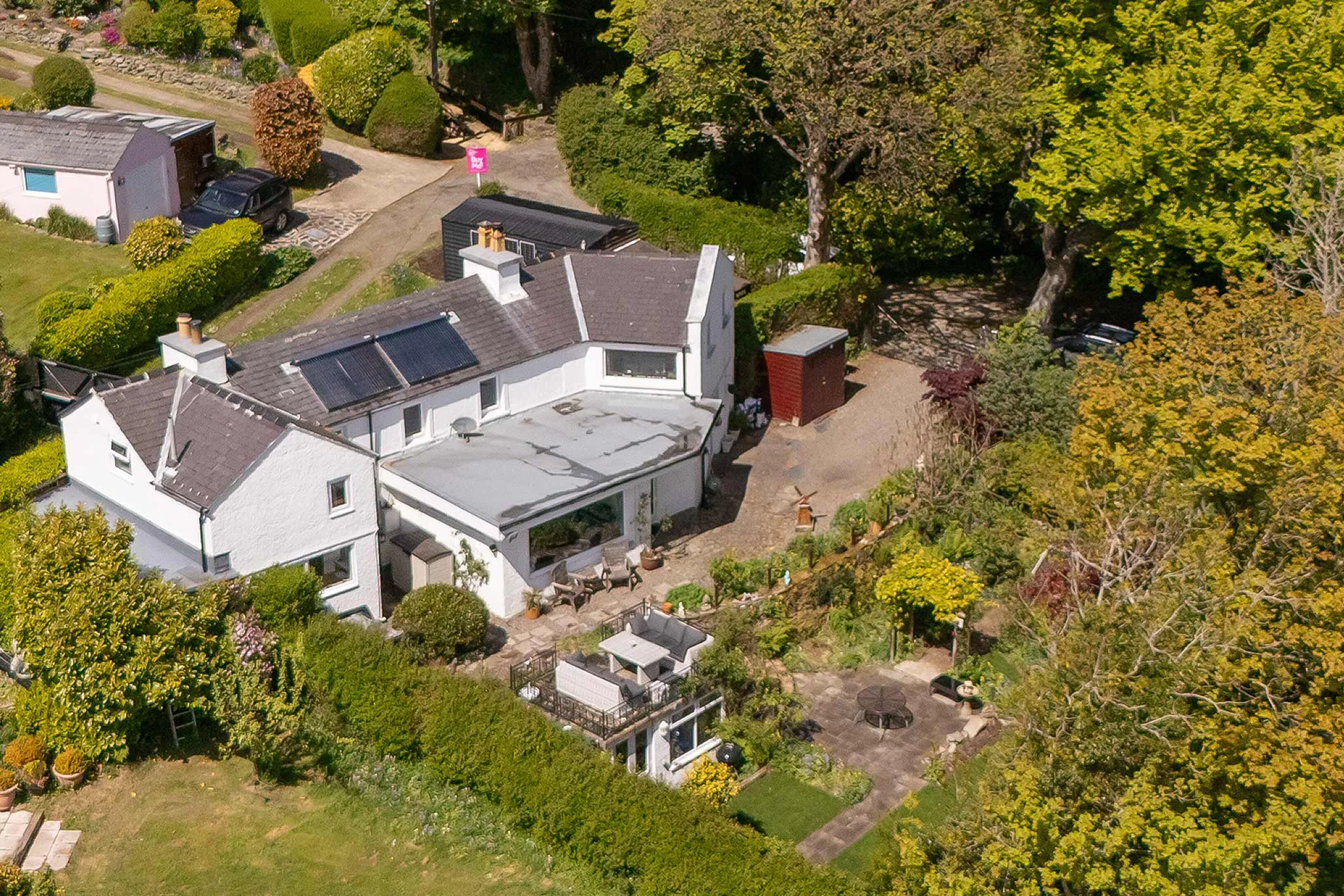 Idyllic Extended Cottage with Lovely Gardens