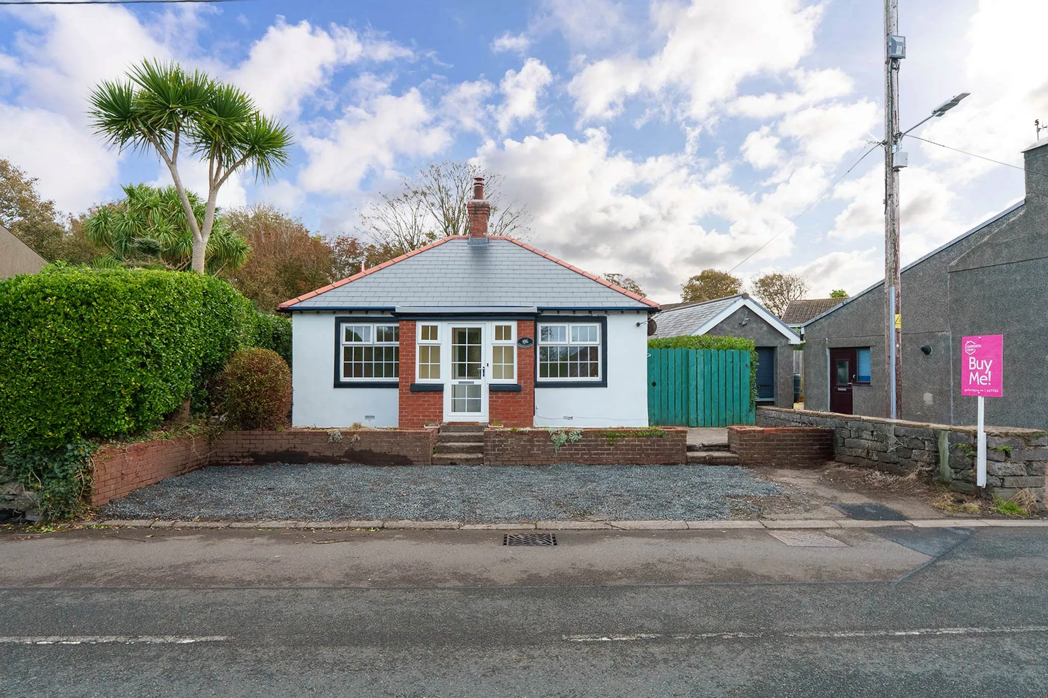 Modernised Bungalow with Garden & Parking