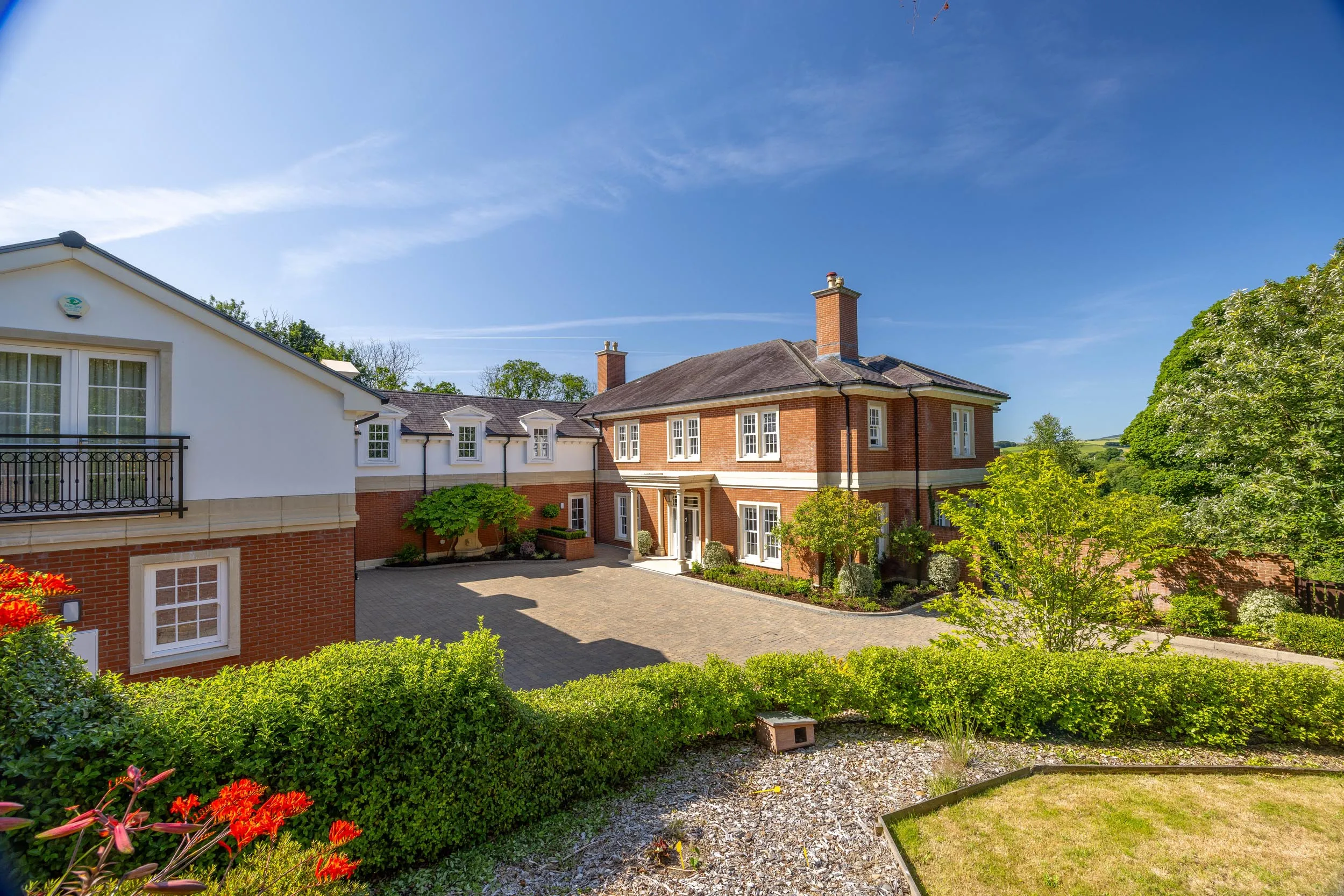 Luxurious Mansion in a Modern Georgian Style