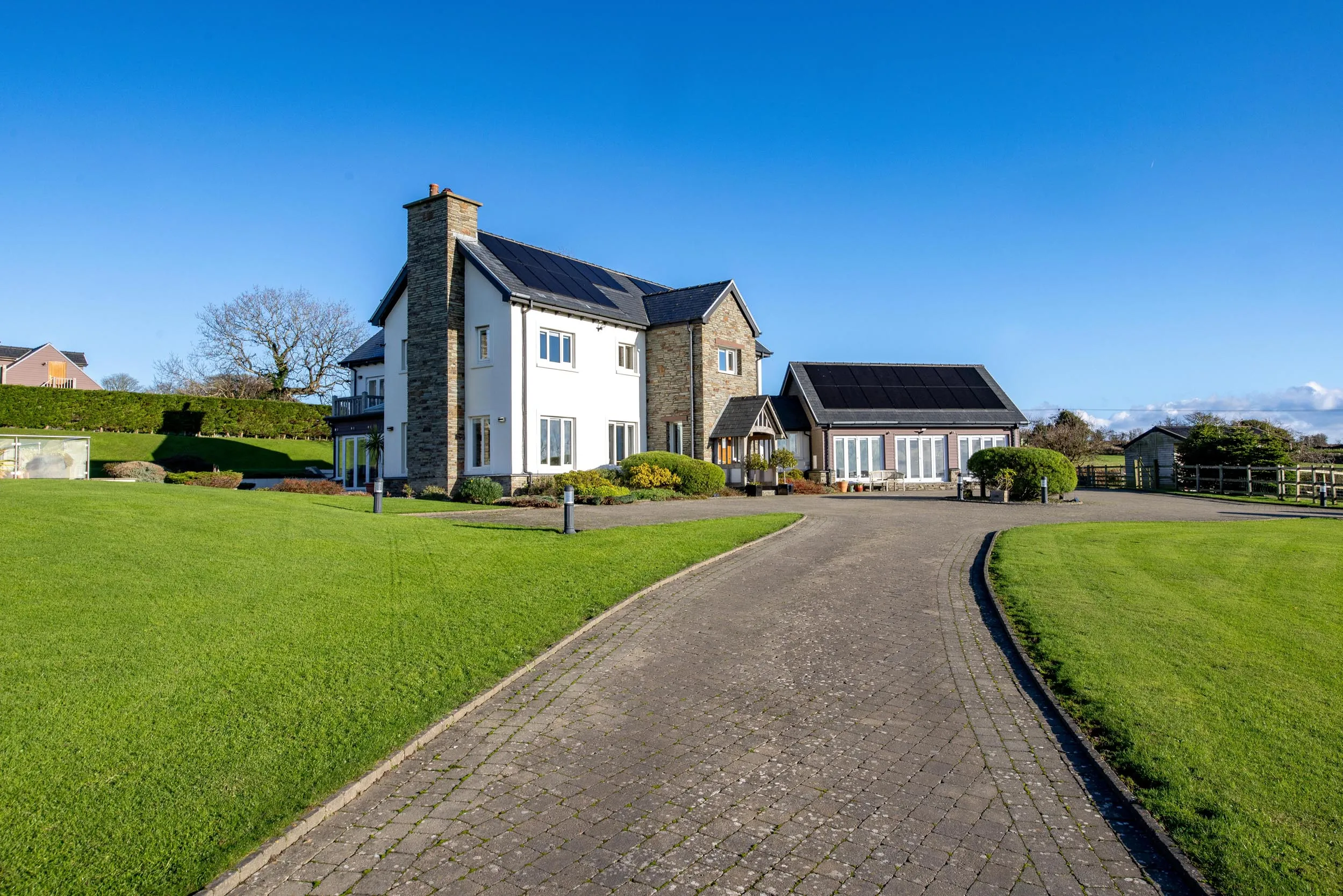 Beautiful Country Residence Minutes From Douglas