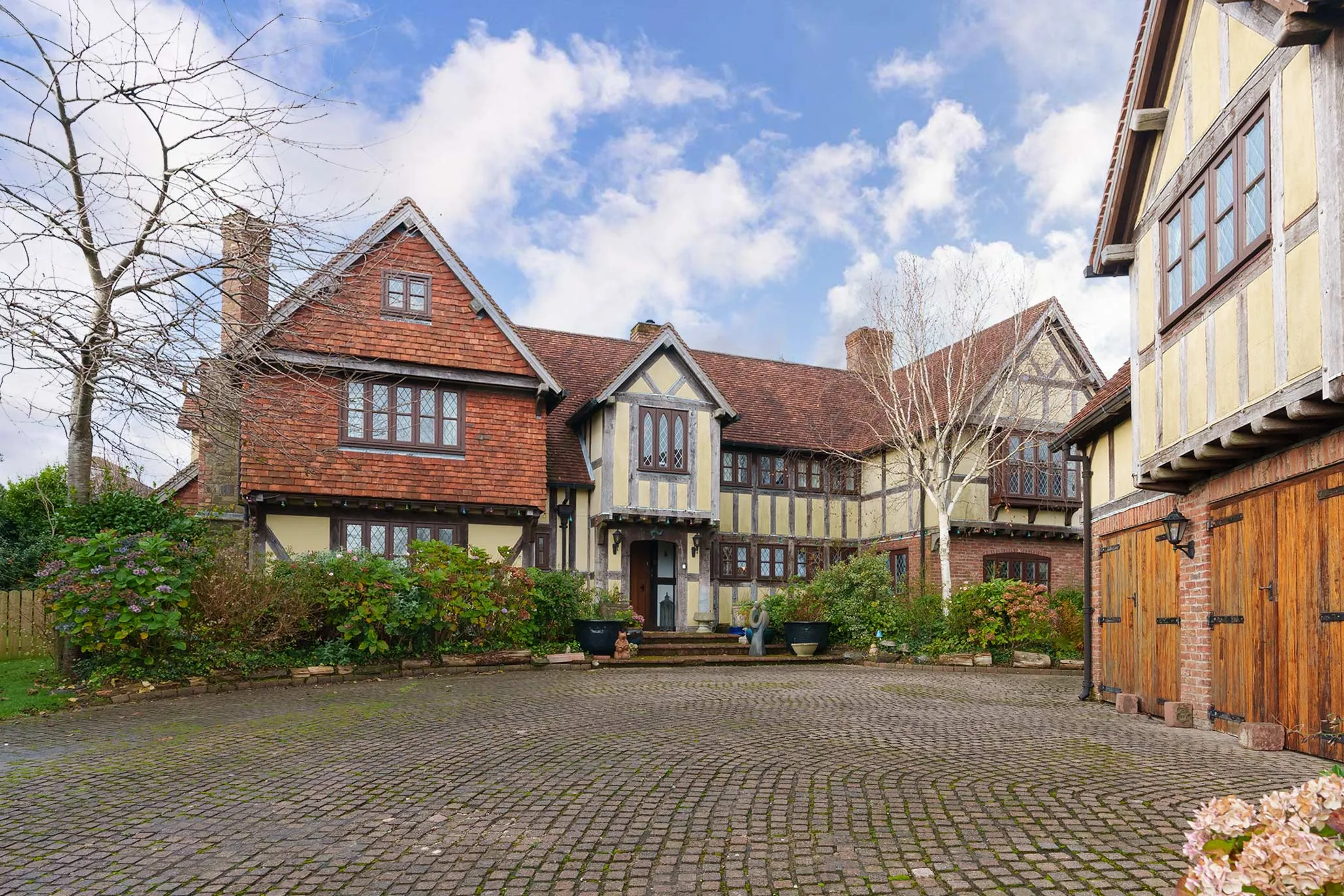 Stunning Oak Framed Home in an Exclusive Location