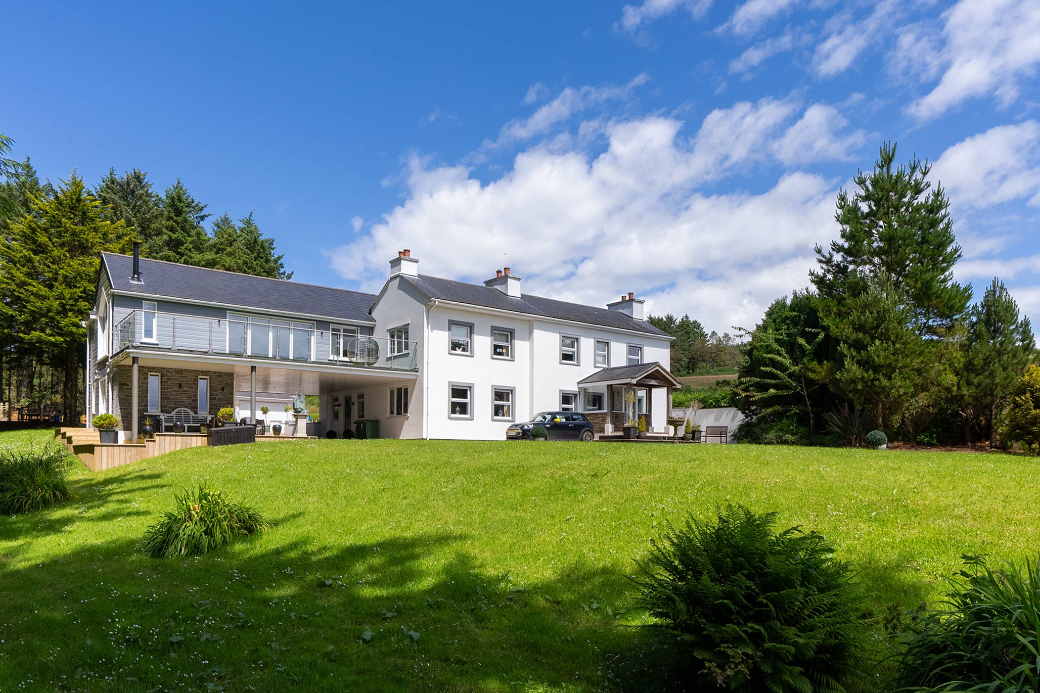 Stunning Country Home Set in Approx. 7 Acres
