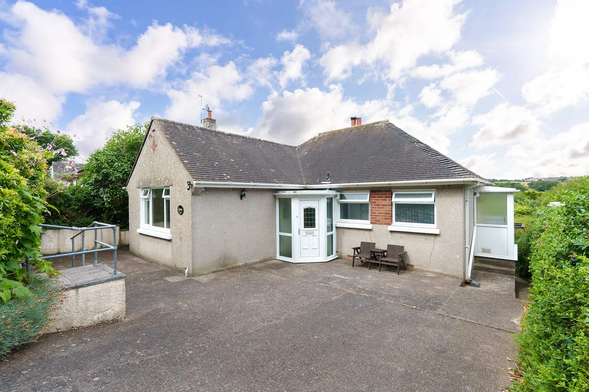 Bungalow in a Quiet Location with Lovely Gardens