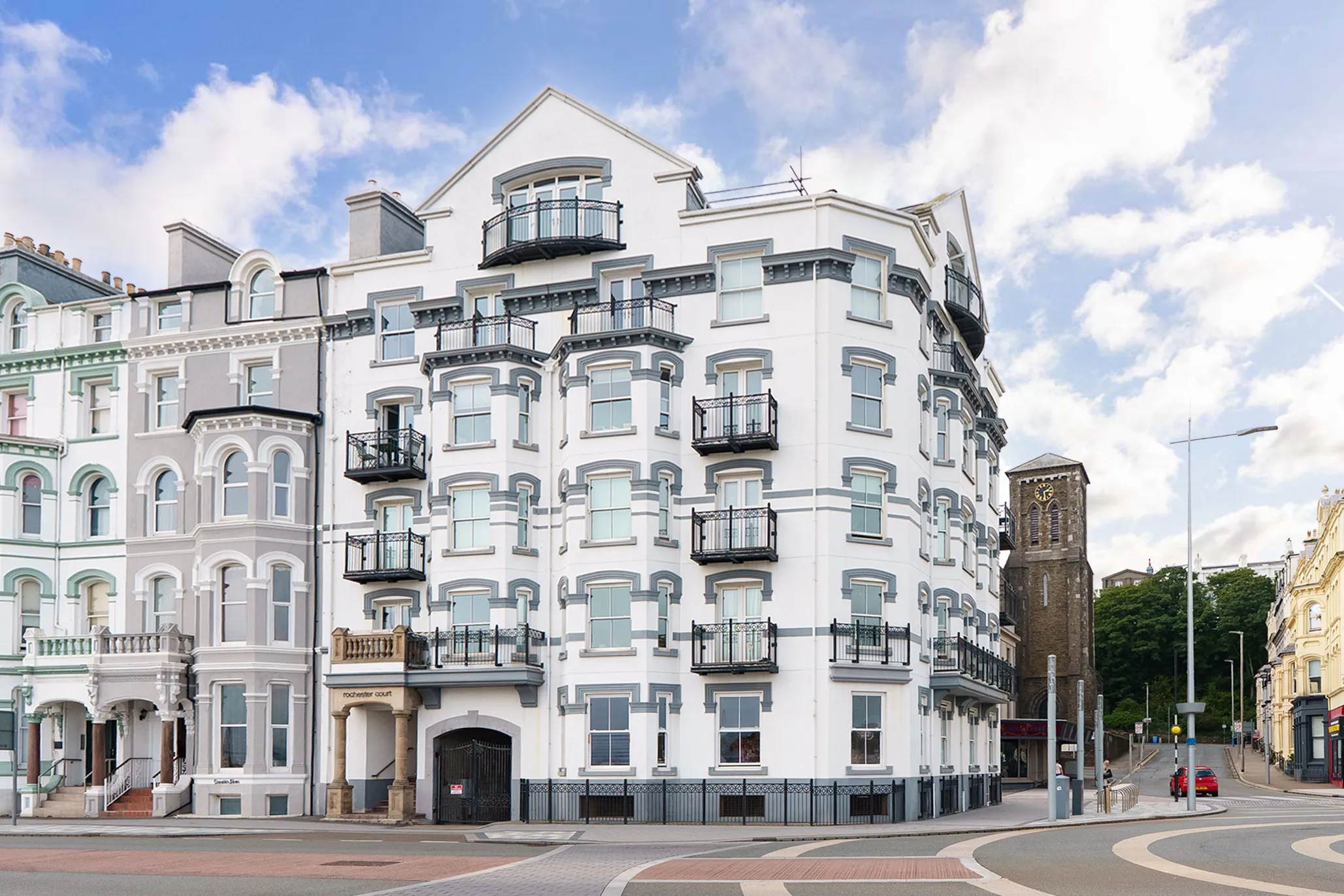 First-Floor Apartment with Balcony & Sea Views