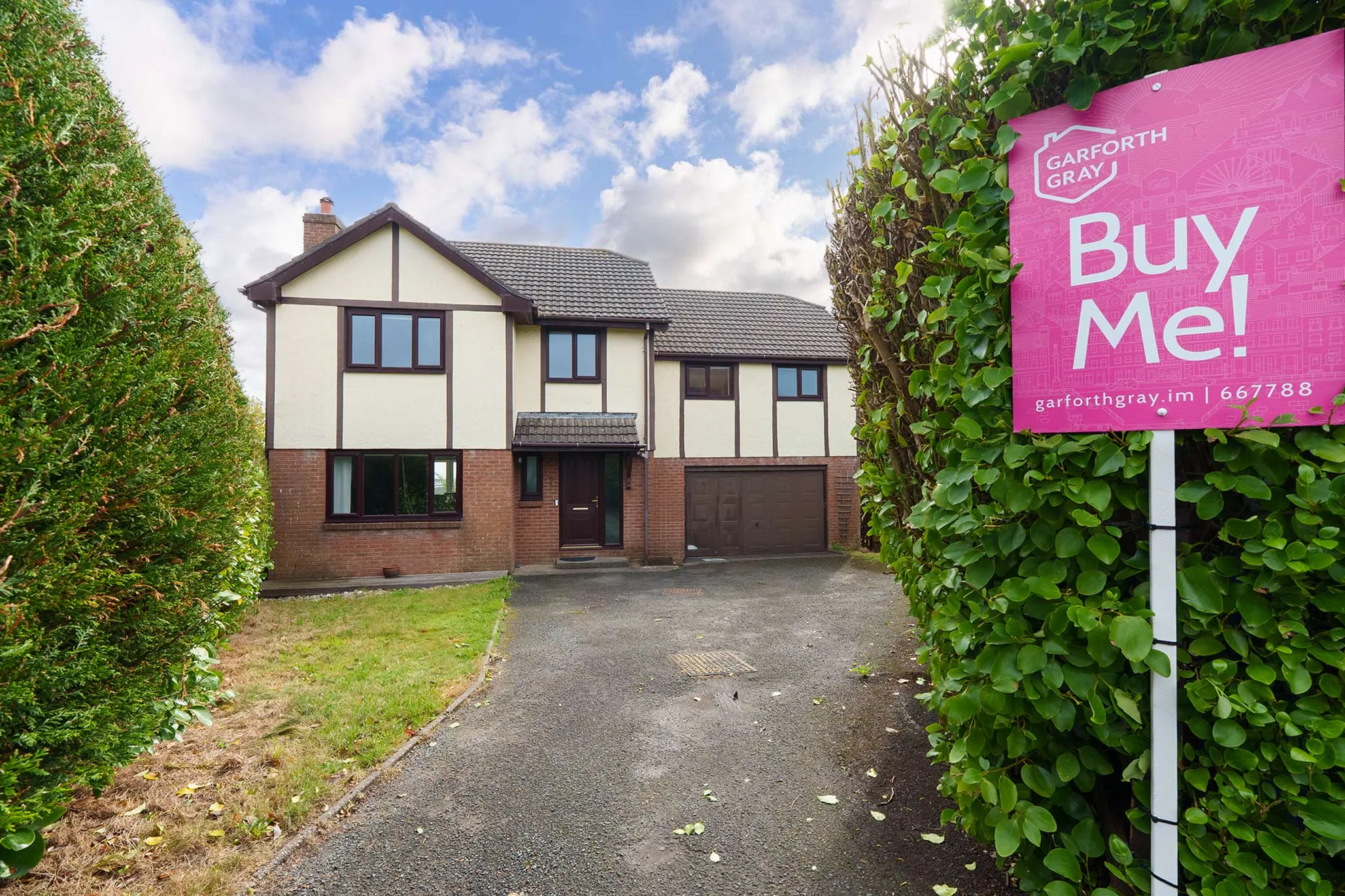 Spacious Family Home Enjoying Far Reaching Aspects