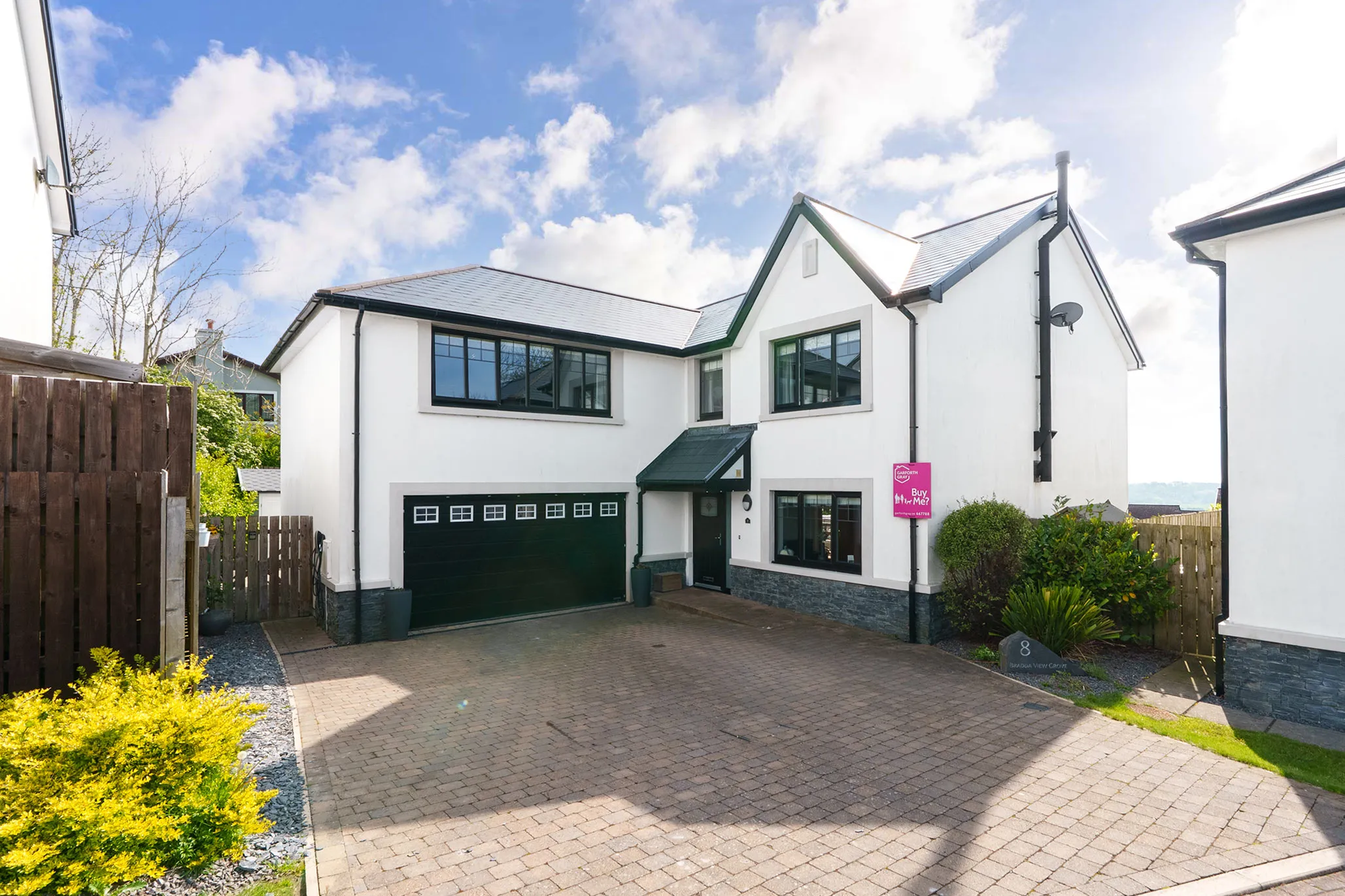 Luxury Family Home With a Large Beautiful Garden