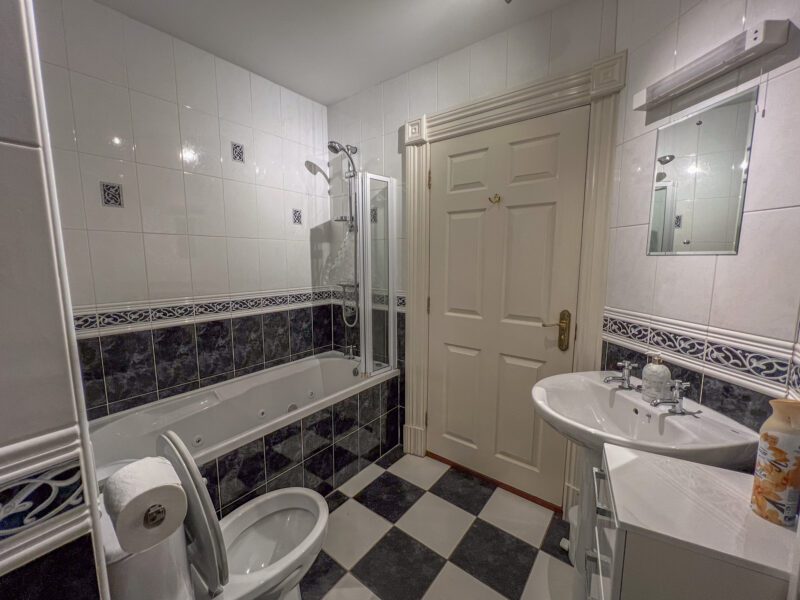 Apartment 1, Imperial House, 5 Shore Road, photograph 6