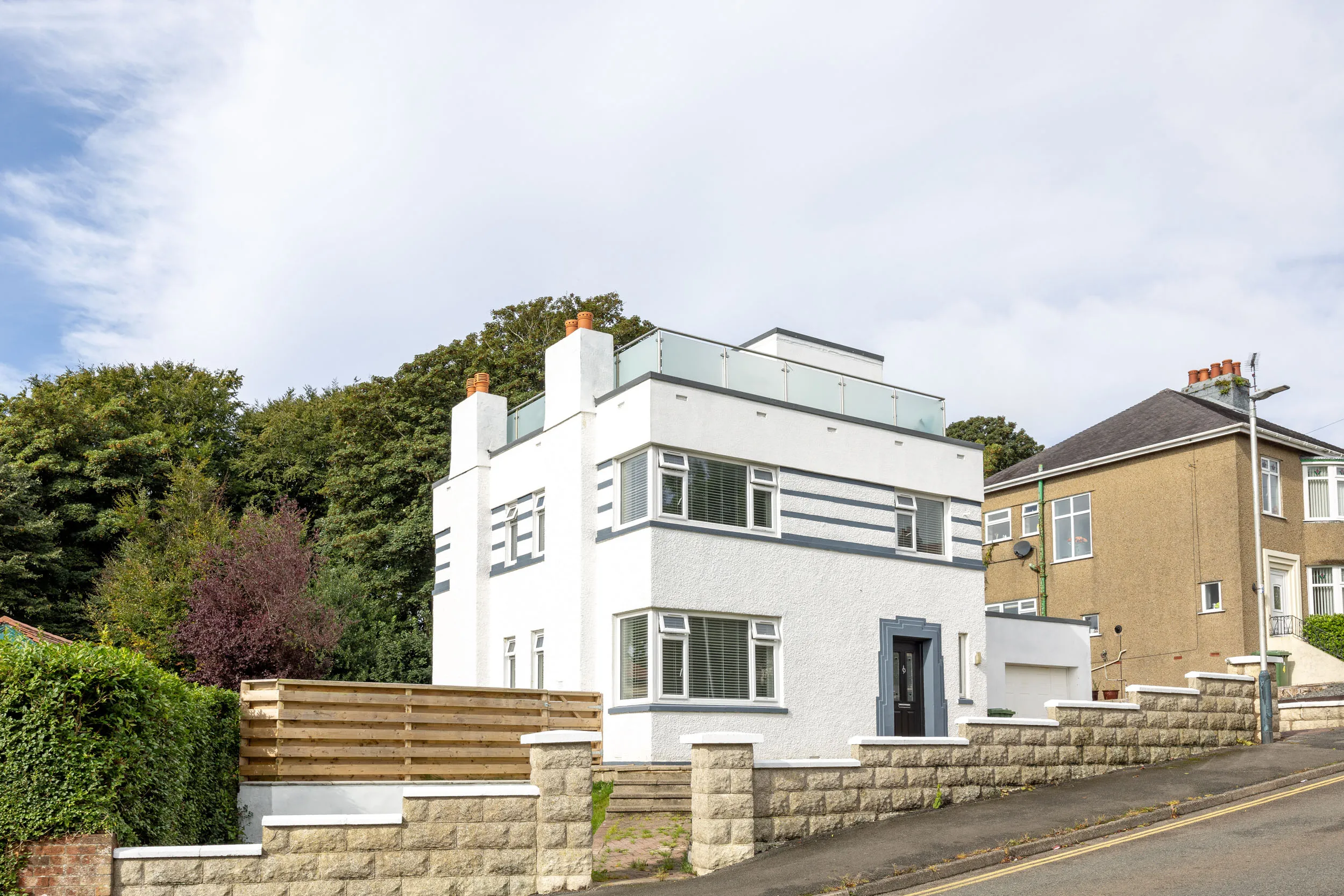 Unique Home Providing Superb Contemporary Living