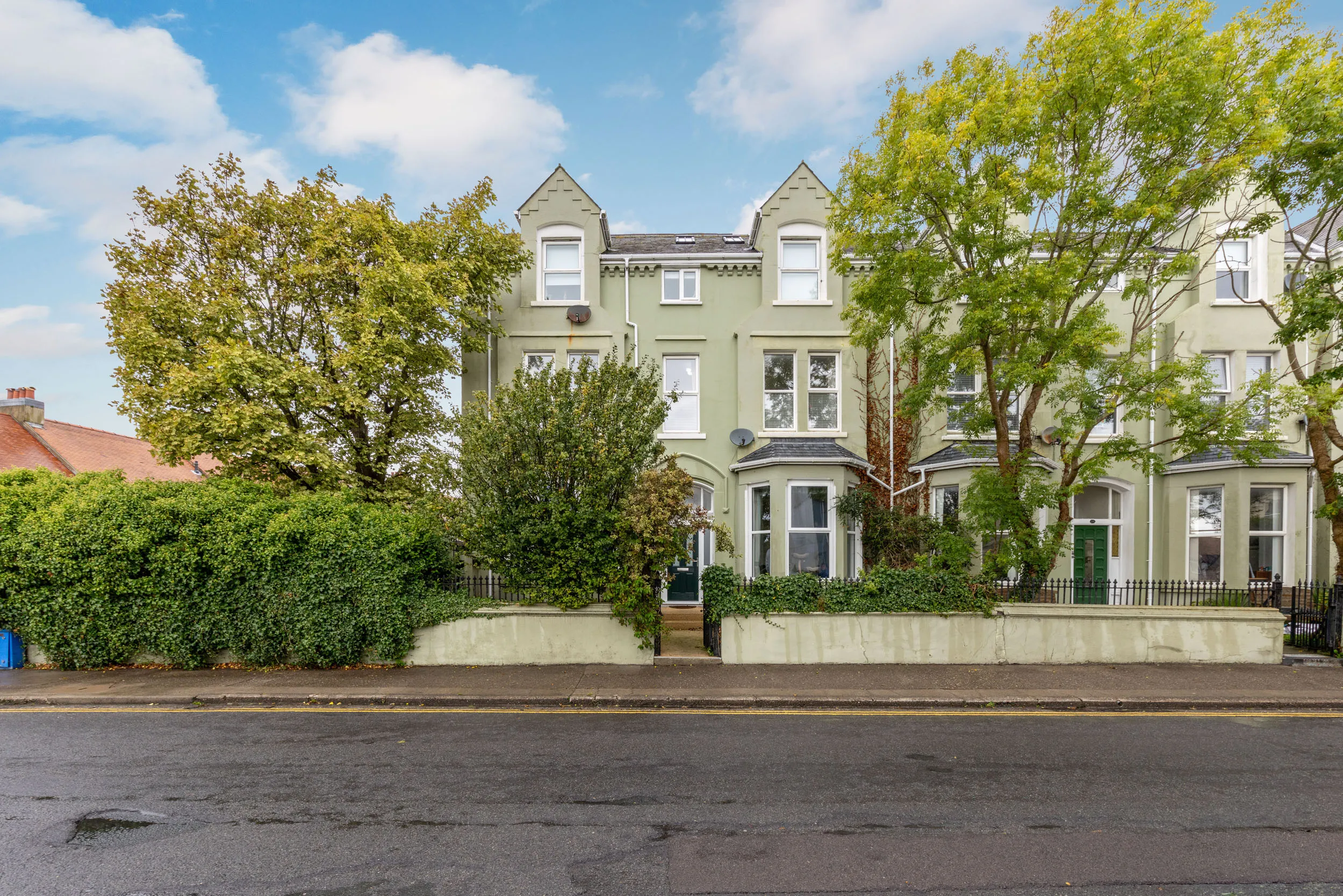 Double-Fronted Ground-Floor Apartment