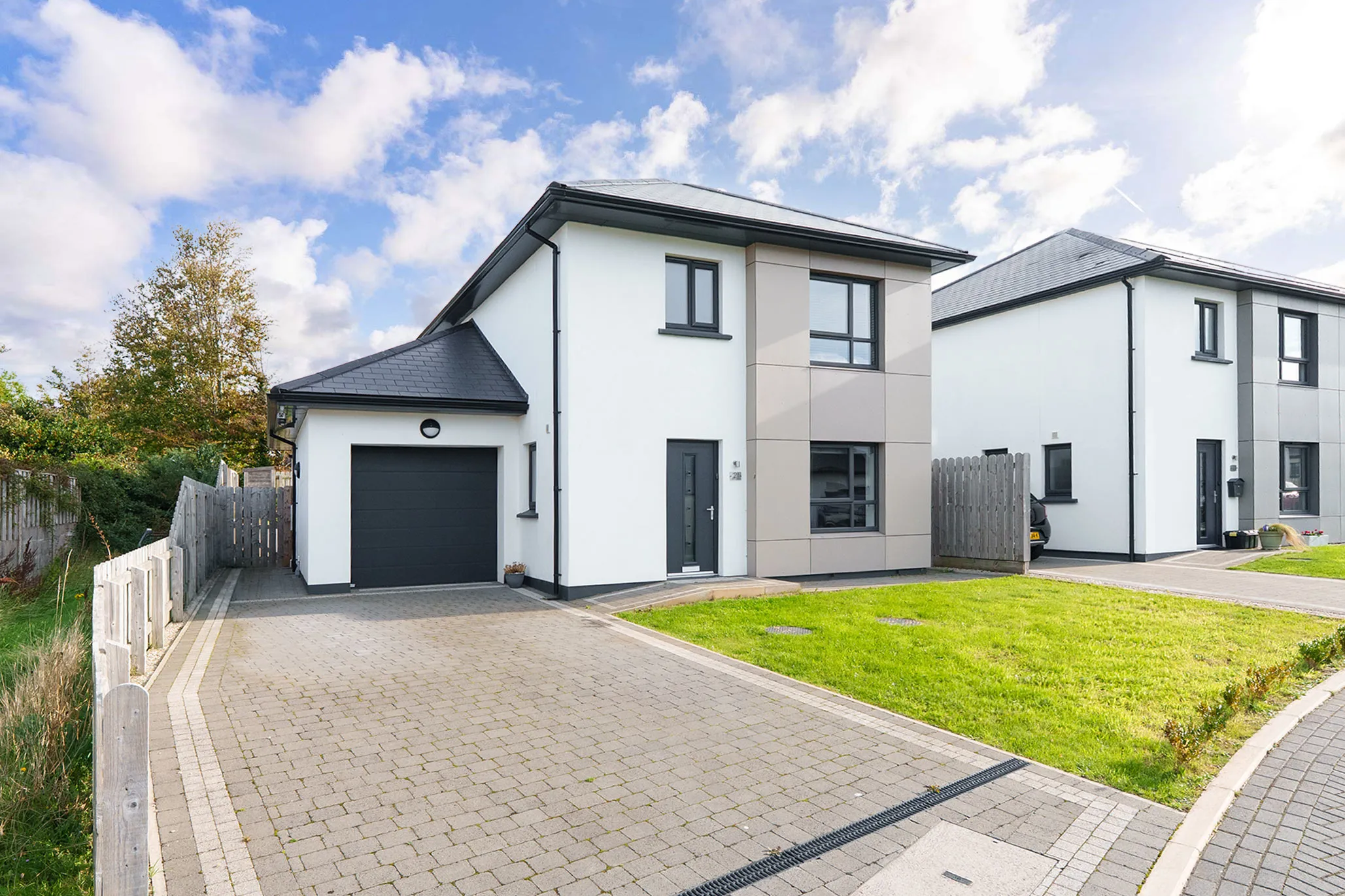 Stylish Detached Home with No Onward Chain