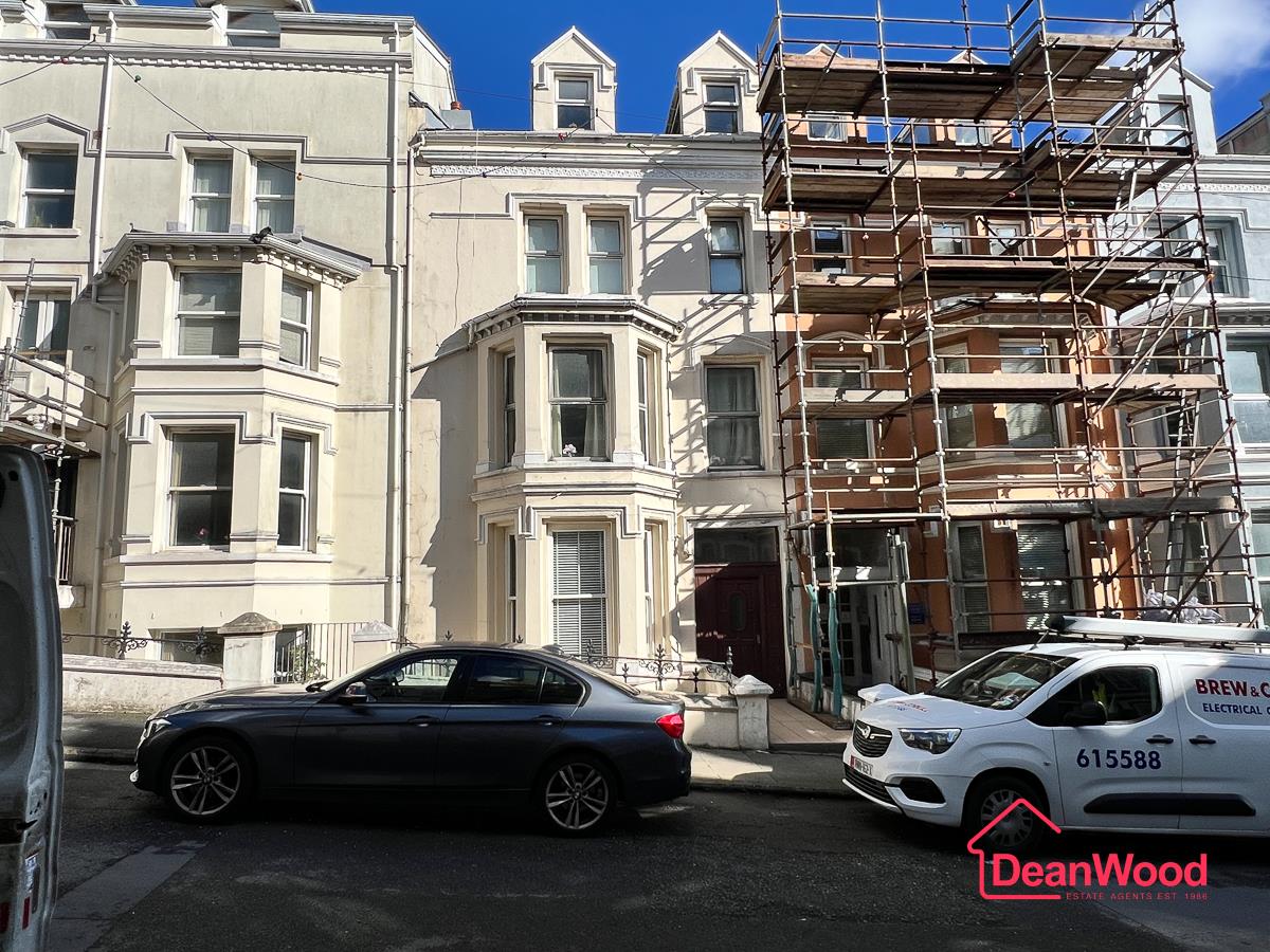 5 Oakwood Apartments, 8 Mona Drive, Douglas, Isle of Man