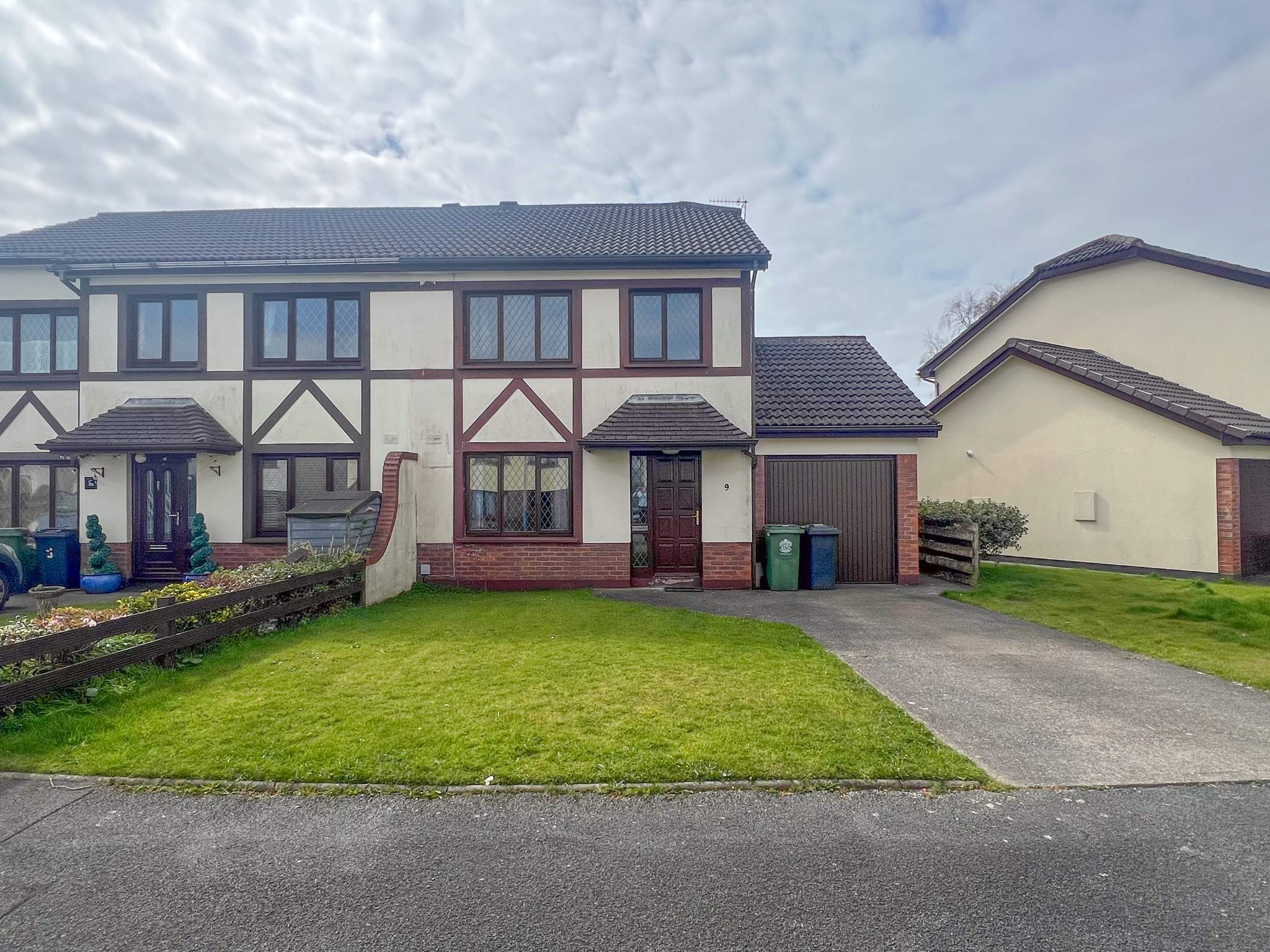 9 Farmhill Meadows