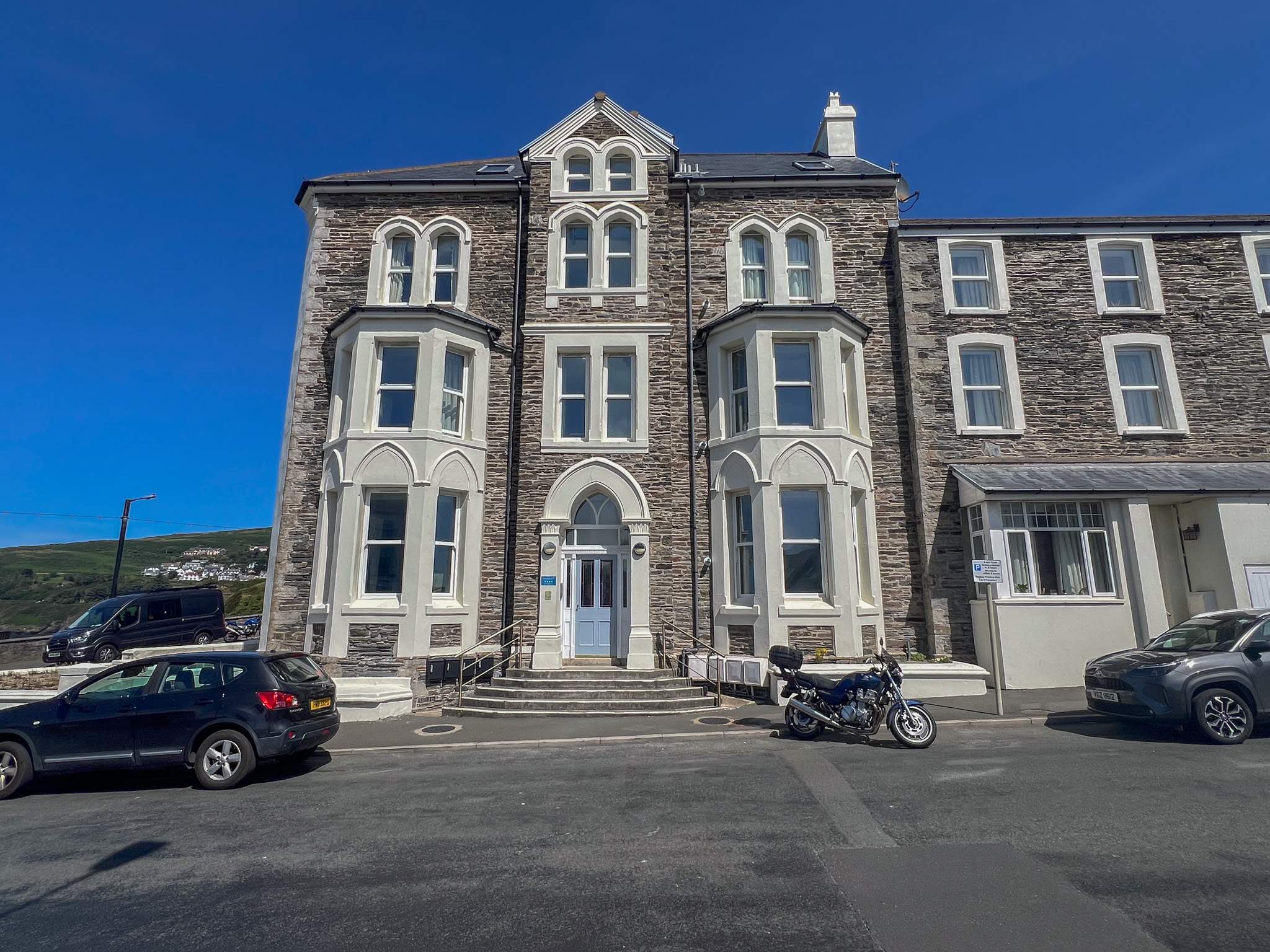 1 Bay View Apartments
