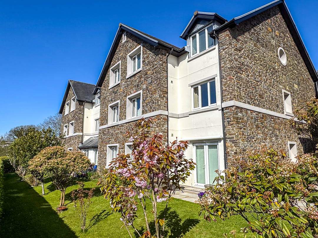10 St Ninians Court, Douglas